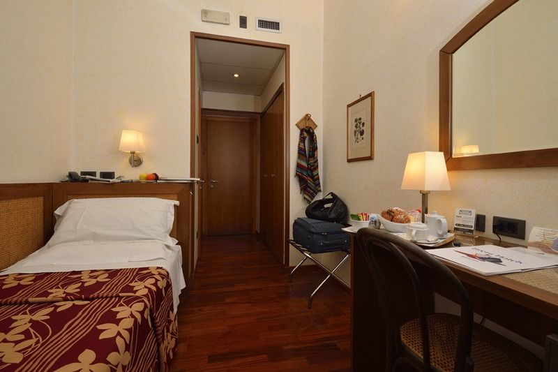 Ariosto Hotel Милано Екстериор снимка